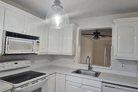 8620 N Sherman Cir # 202, Miramar FL 33025