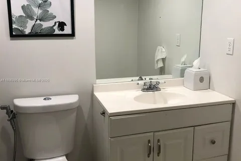 3901 S Ocean Dr # 1B, Hollywood FL 33019