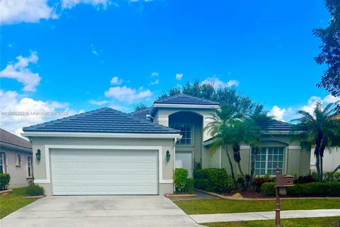 460 Cameron Dr, Weston FL 33326