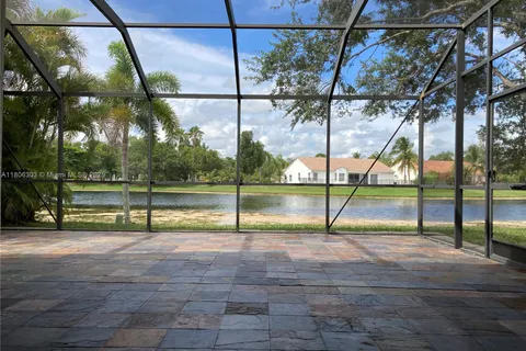 460 Cameron Dr, Weston FL 33326