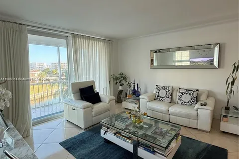 2859 Leonard # G401, Aventura FL 33160