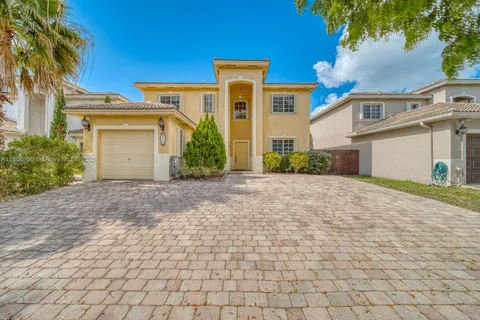 9018 SW 211th Ln, Cutler Bay FL 33189