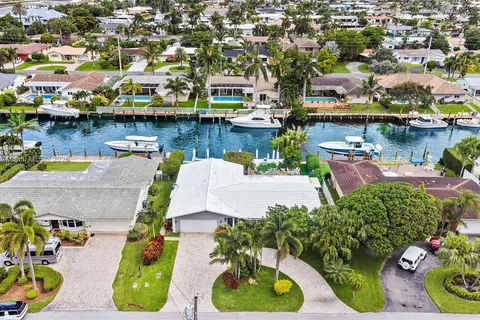 2770 NE 8th Ct, Pompano Beach FL 33062