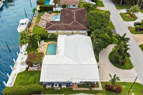 2770 NE 8th Ct, Pompano Beach FL 33062