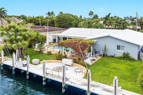 2770 NE 8th Ct, Pompano Beach FL 33062