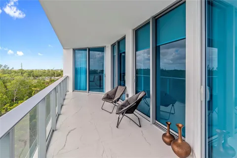 17111 BISCAYNE BL # 506, North Miami Beach FL 33160