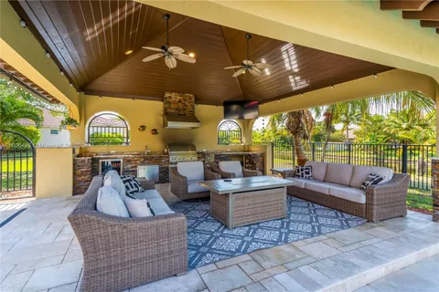 11915 Green Oak Dr, Davie FL 33330