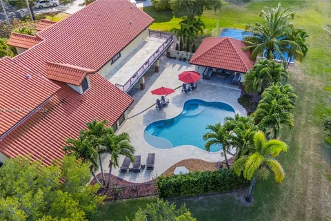 11915 Green Oak Dr, Davie FL 33330