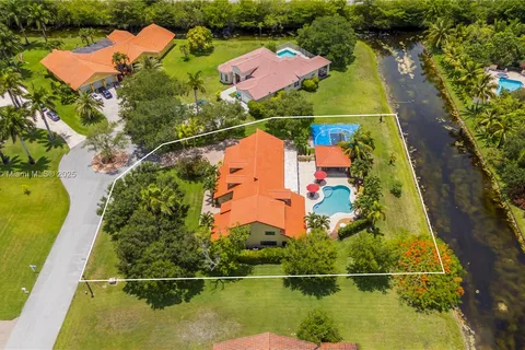 11915 Green Oak Dr, Davie FL 33330