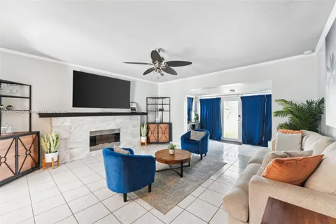 37 SW 11, Dania Beach FL 33004