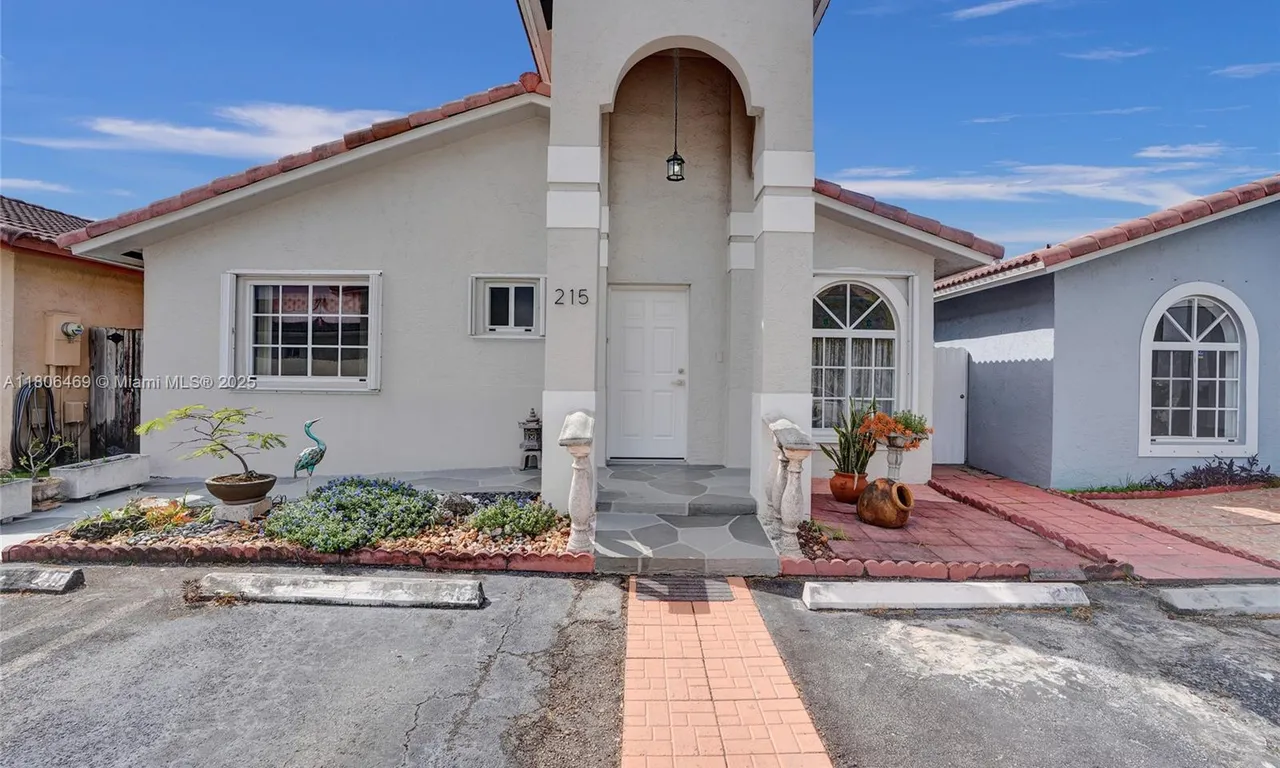 7001 W 35th Ave # 215, Hialeah FL 33018