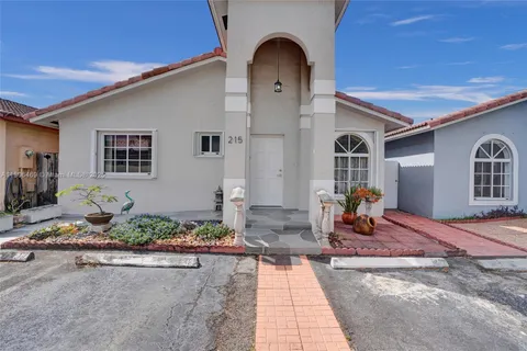 7001 W 35th Ave # 215, Hialeah FL 33018