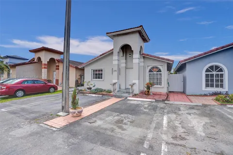 7001 W 35th Ave # 215, Hialeah FL 33018
