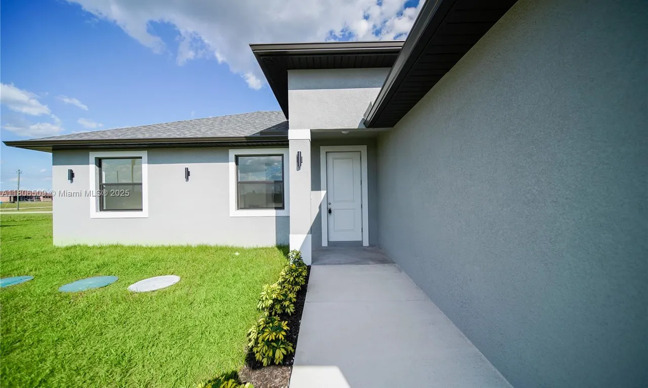 998 BUCKNELL LN, Other City - In The State Of Florida FL 33935
