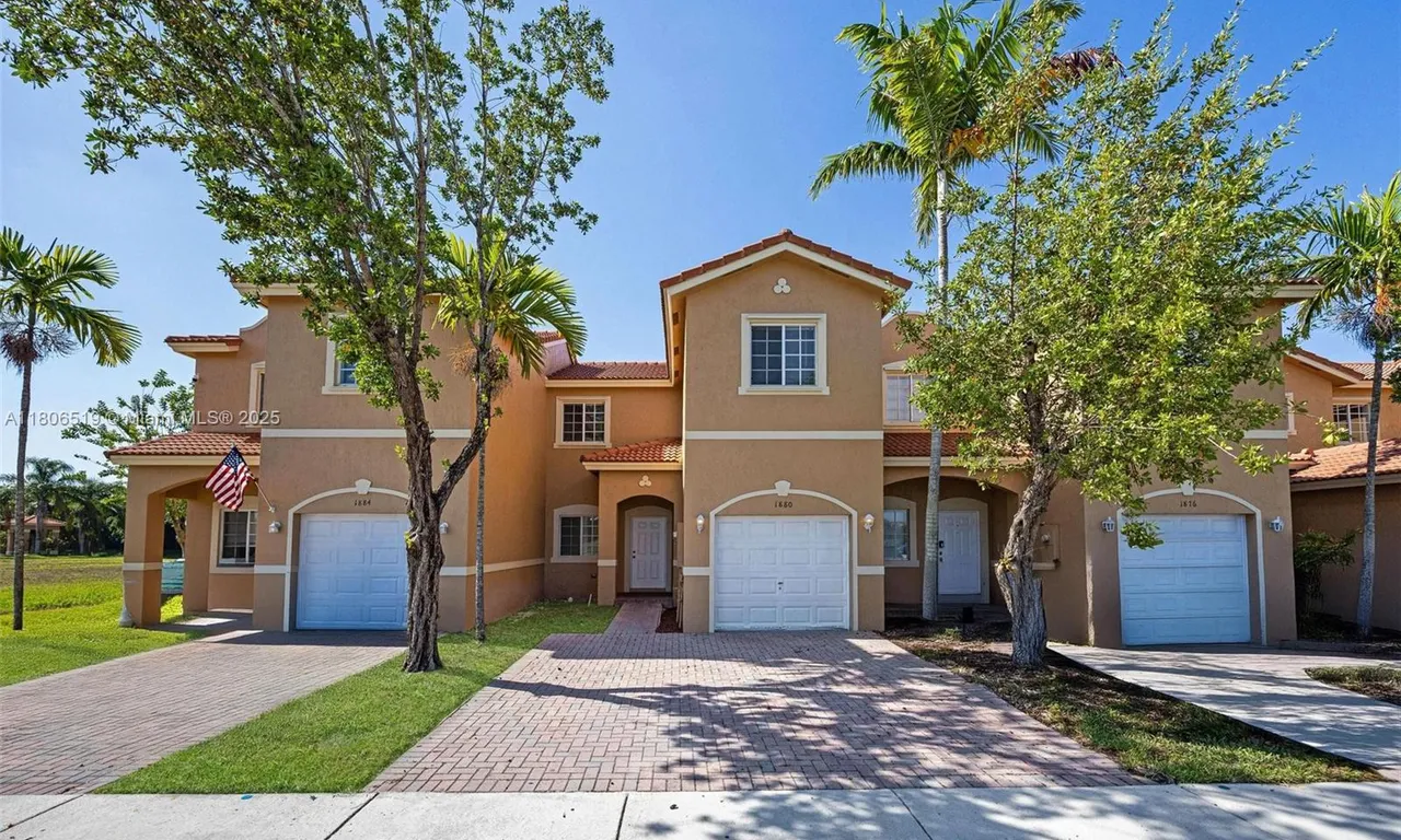 1880 SE 3rd Dr, Homestead FL 33033