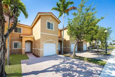 1880 SE 3rd Dr, Homestead FL 33033