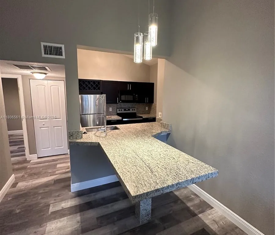 2890 N Oakland Forest Dr # 201, Oakland Park FL 33309