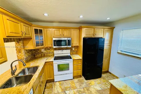 4923 NW 82nd Ave # 802, Lauderhill FL 33351