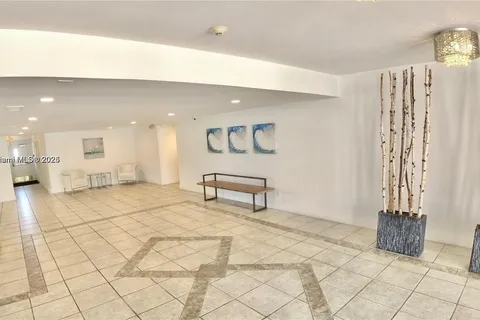 2821 NE 163rd St, N Miami Beach Blvd Apt 4X, North Miami Beach FL 33160