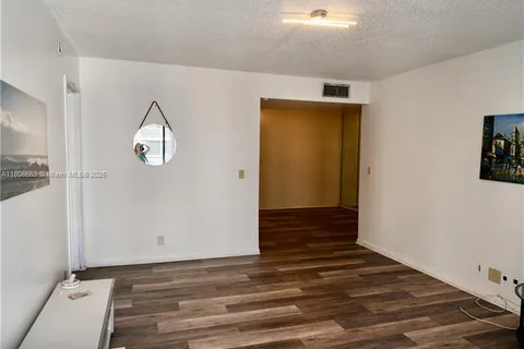 2821 NE 163rd St, N Miami Beach Blvd Apt 4X, North Miami Beach FL 33160