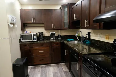2821 NE 163rd St, N Miami Beach Blvd Apt 4X, North Miami Beach FL 33160