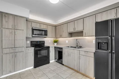 16193 Saddle Club Rd # 102, Weston FL 33326