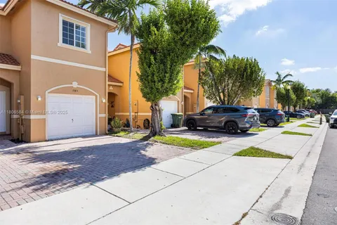1985 SE 3rd St, Homestead FL 33033