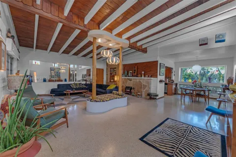 1895 SW 25th St, Miami FL 33133