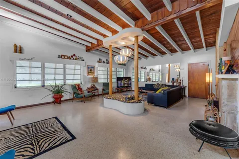 1895 SW 25th St, Miami FL 33133