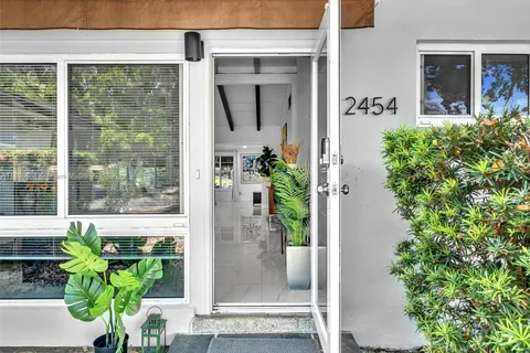 2454 W Nassau Ln, Fort Lauderdale FL 33312
