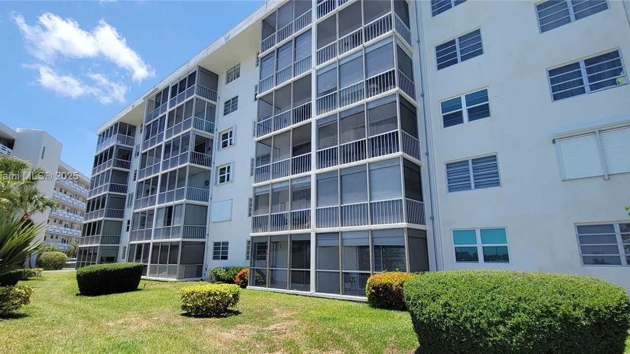 3010 Marcos Dr # R110, Aventura FL 33160