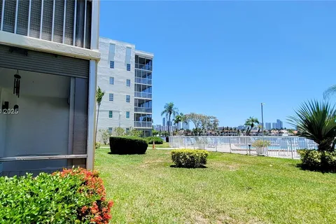 3010 Marcos Dr # R110, Aventura FL 33160