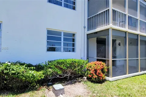 3010 Marcos Dr # R110, Aventura FL 33160