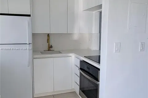 3010 Marcos Dr # R110, Aventura FL 33160