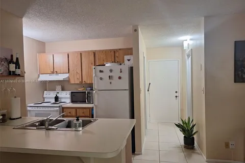 2701 Riverside Dr # B, Coral Springs FL 33065
