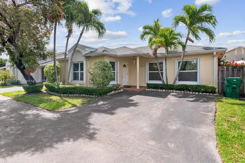 10120 NW 57th St, Doral FL 33178