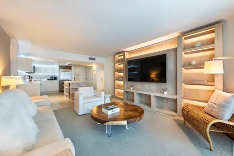 102 24th St # 1012, Miami Beach FL 33139