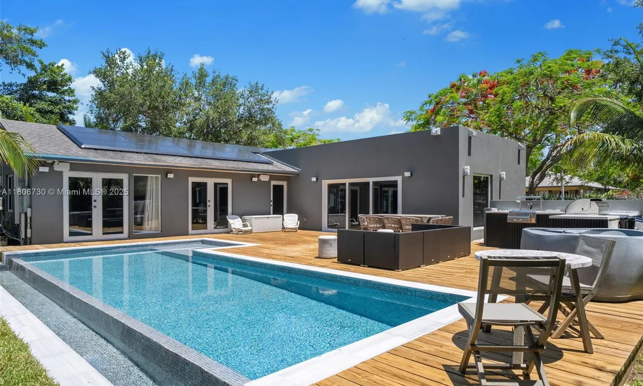 5943 SW 62nd St, South Miami FL 33143