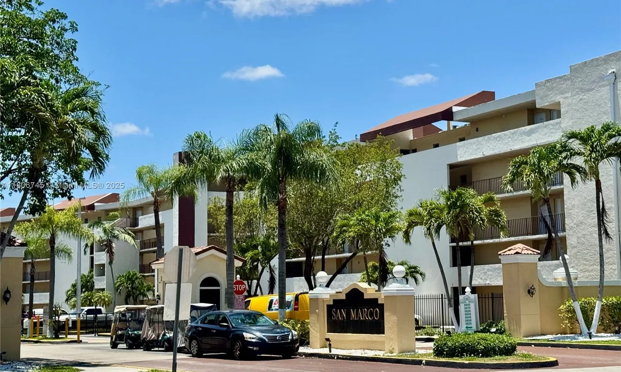 8810 Fontainebleau Blvd # 318, Miami FL 33172