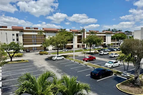 8810 Fontainebleau Blvd # 318, Miami FL 33172