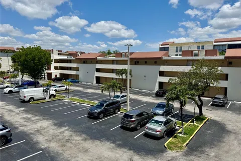 8810 Fontainebleau Blvd # 318, Miami FL 33172