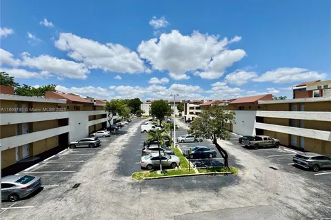 8810 Fontainebleau Blvd # 318, Miami FL 33172