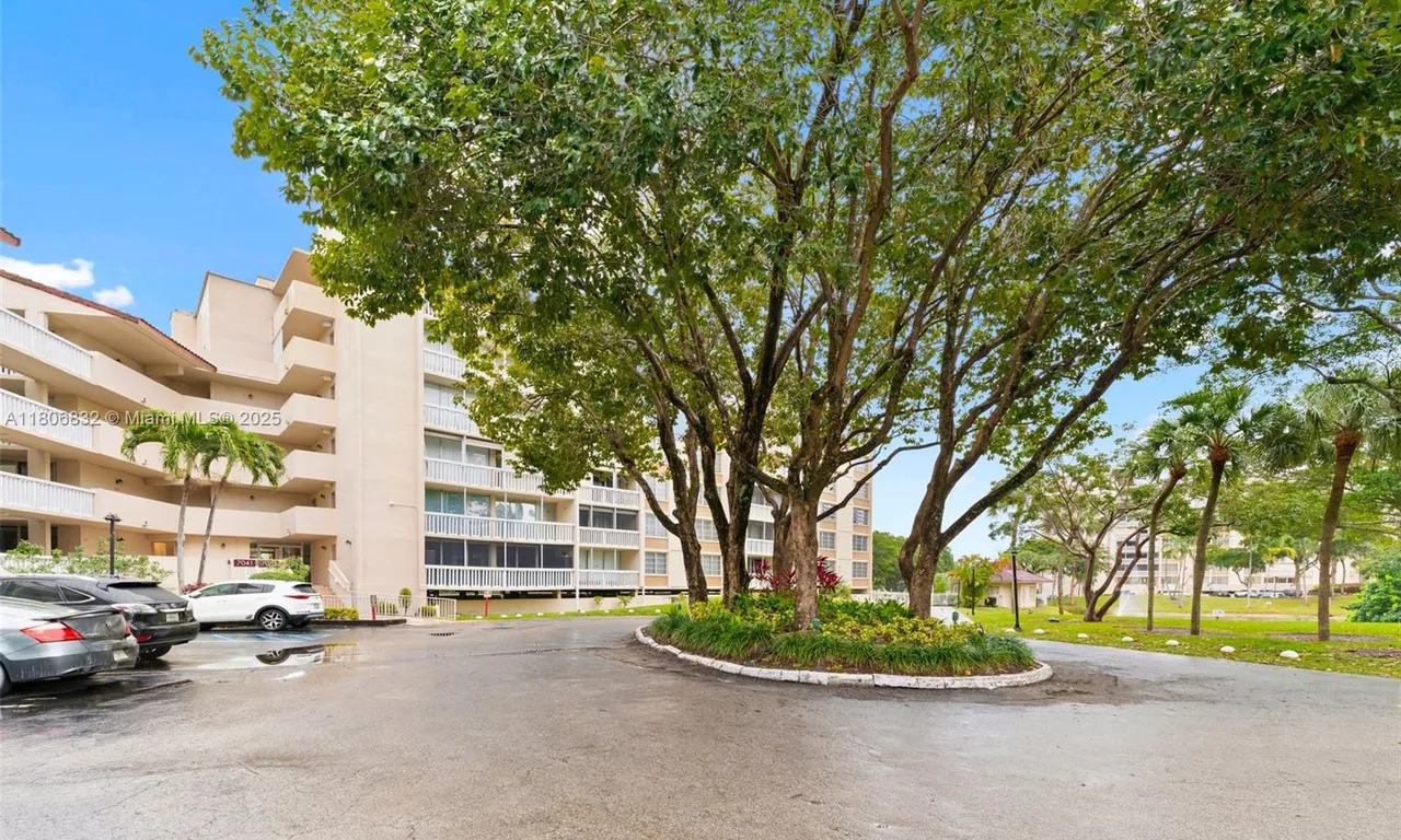 7051 Environ Blvd # 633, Lauderhill FL 33319