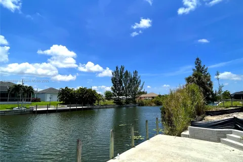 520 SW 28th St, Cape Coral FL 33914