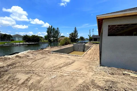 520 SW 28th St, Cape Coral FL 33914