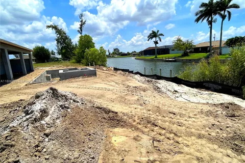 520 SW 28th St, Cape Coral FL 33914