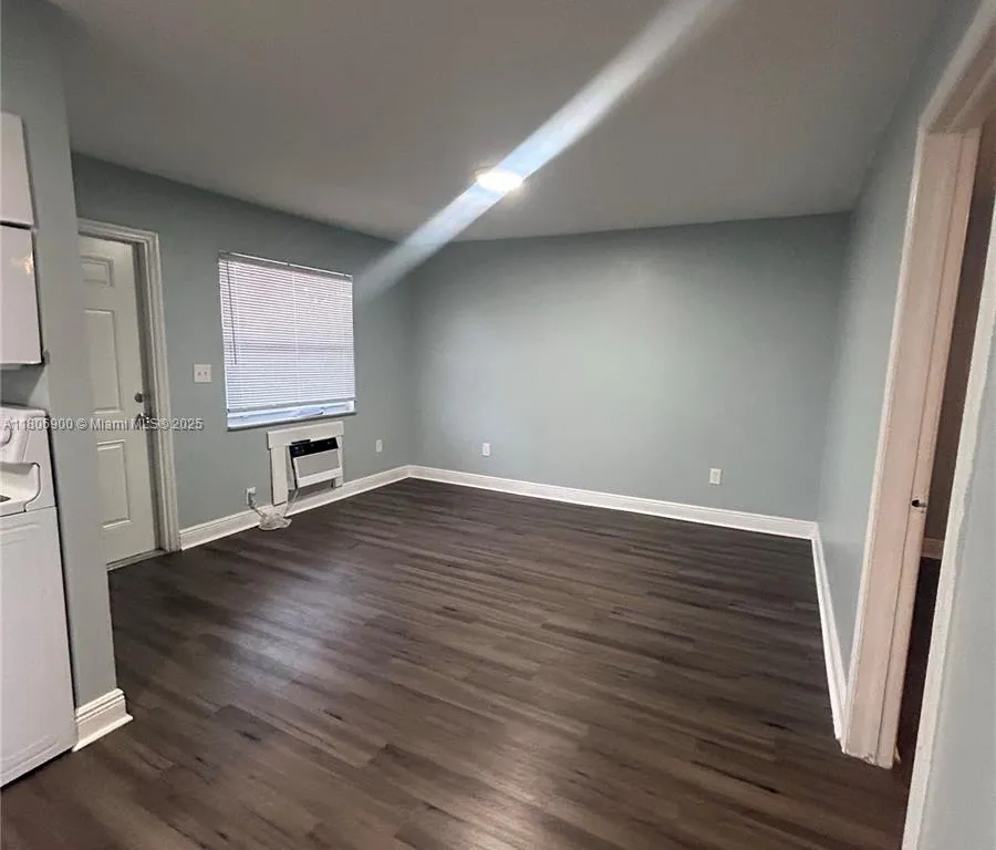 2137 Hayes St # 18, Hollywood FL 33020