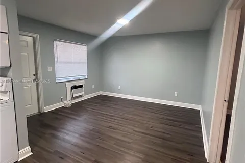2137 Hayes St # 18, Hollywood FL 33020