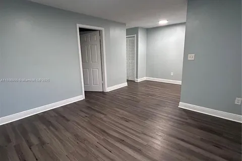 2137 Hayes St # 18, Hollywood FL 33020