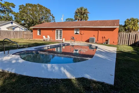 5207 Birch Dr, Fort Pierce FL 34982
